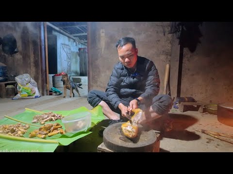 Làm cơm tết măng rừng Lợn bản gà đồi trên Lũng Cáng nhà anh Tỏa. Nguyễn Tất Thắng