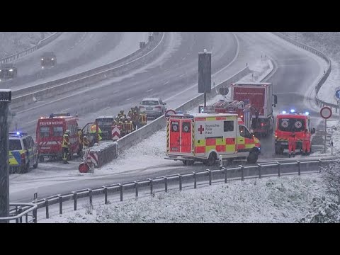 Γερμανία: Χάος στους δρόμους από τις χιονοθύελλες στη Βαυαρία