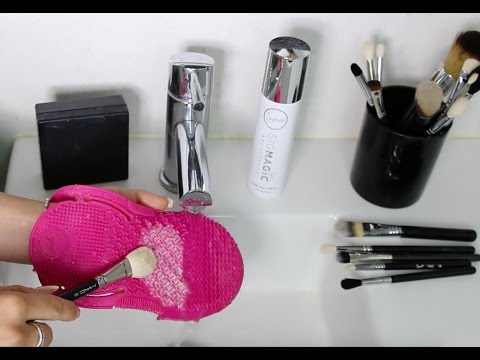 How to Clean your Makeup Brushes NICE & DEEP! \ Chloe Morello