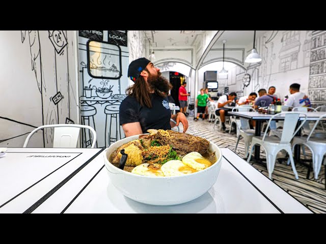 I ORDERED THE GIANT PHO CHALLENGE AT FLORIDA'S FAMOUS BLACK AND WHITE RESTAURANT! | BeardMeatsFood