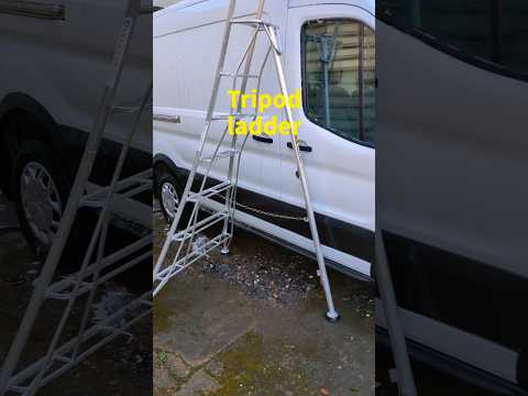 Tripod ladder for safe cleaning of high roof vans