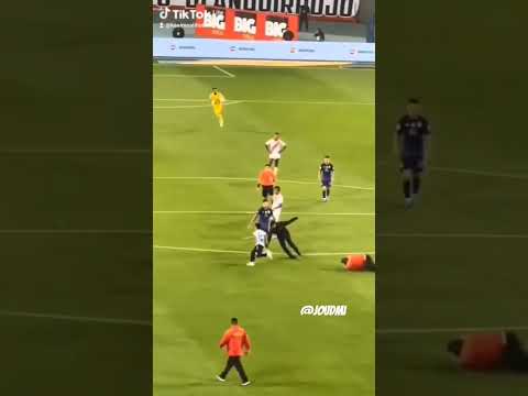 المشجع اللذي راوغ الجميع 💀💀💀💀💖🔥