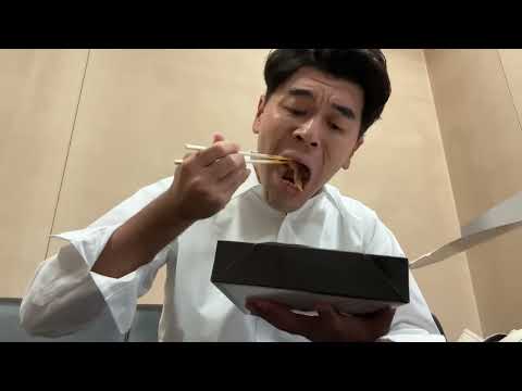 #97 ロケ合間飲むようにお弁当を食べる兄卓也