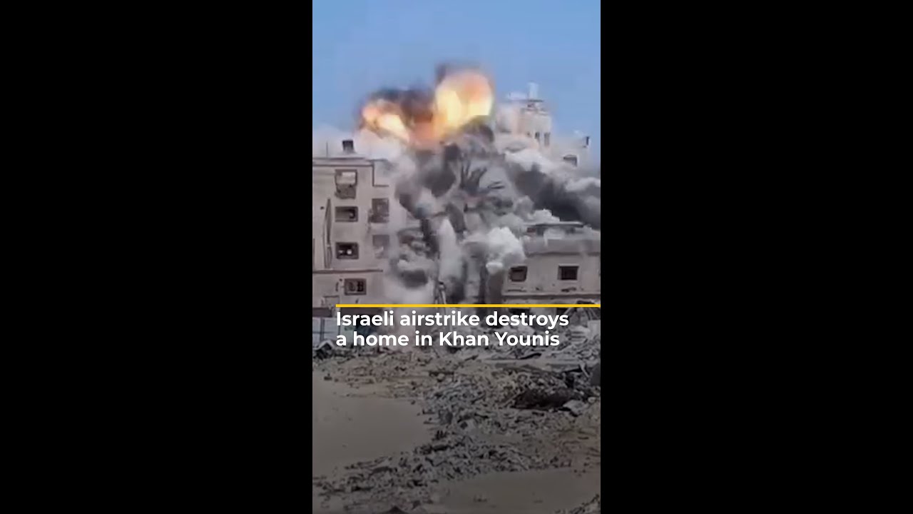 Israeli airstrike destroys a home in Khan Younis | AJ #shorts