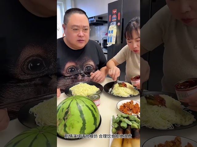 小氣老公想偷藏大雞腿，我把肉全部吃光，讓他只能嗦骨頭