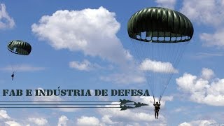 O Programa FAB & Indústria de Defesa mostra, nesta edição, como são fabricados os paraquedas utilizados pela Força Aérea Brasileira (FAB). A confecção é feita com tecido de nylon importado da Coreia do Sul e envolve diversos fatores, como maleabilidade, navegabilidade e segurança.