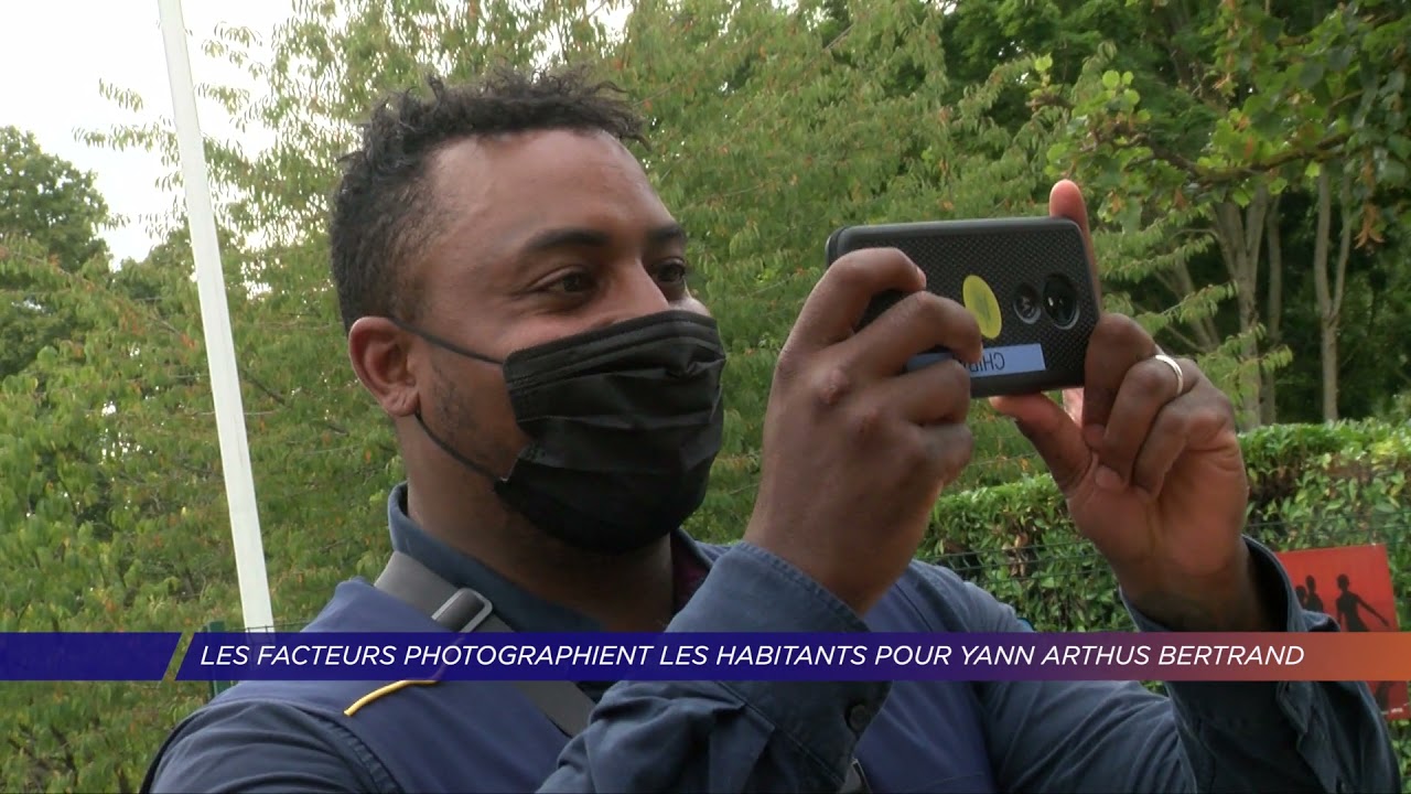 Yvelines | Les facteurs photographient les habitants pour Yann Arthus Bertrand