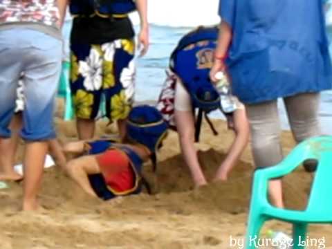 110526 SJ-M @ 南灣 (圭賢救HENRY出來整個不耐煩)