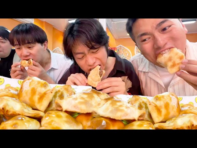 隐藏在上海菜市场的爆汁烤包子！5元一个，新疆老板竟拿出隐藏菜单？【盗月社】