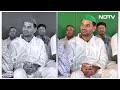 Bihar Politics: Tej Pratap Yadav को आया गुस्सा, मंच पर RJD कार्यकर्ता को दिया धक्का | Viral Video  - 01:49 min - News - Video