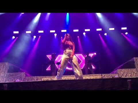 170813 Charli XCX Live in Korea - Roll With Me