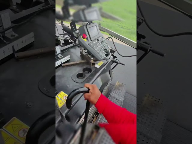 Getting 'er done 🎥: @caliboi559mn  #asphaltpavement #construction #asphaltlife