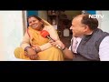Madhya Pradesh में अजब-गजब घोटाला : चलता-फिरता मुर्दा बोला, हम ज़िंदा हैं | NDTV India EXCLUSIVE  - 06:43 min - News - Video