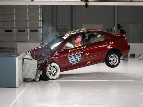 Video Crash Test Kia Spectra 2004 - 2009