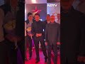 Hrithik Roshan, Rakesh Roshan संग Smriti Irani Red Carpet पर आईं नजर  - 00:35 min - News - Video