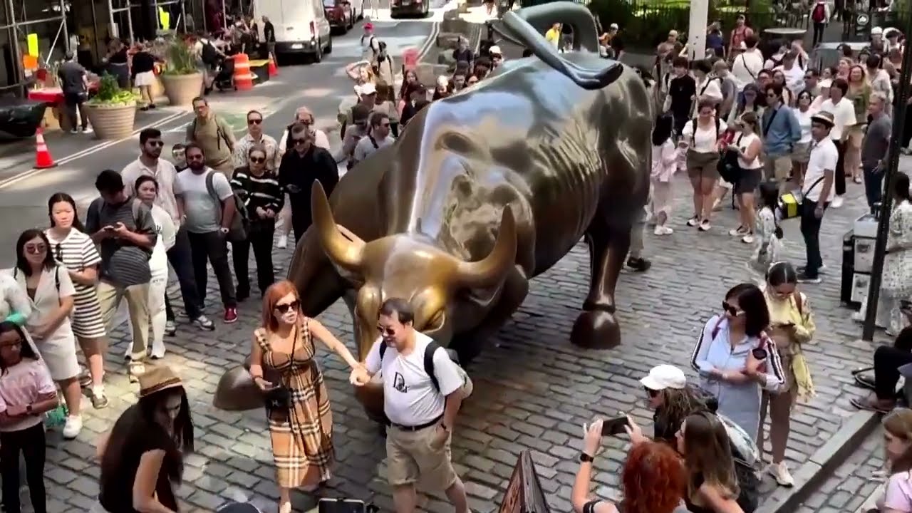 Investors use dotcom era playbook to dodge AI bubble risks | REUTERS