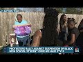 Protesters rally before trial for Black teens suspension over hairstyle  - 00:56 min - News - Video