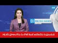 Huge Onion Trucks Queued at Kurnool Agriculture Market : Farmers Fires on Chandrababu |@SakshiTV  - 04:00 min - News - Video