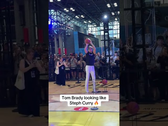 Tom Brady looking Steph Curry a Fanatics Fest