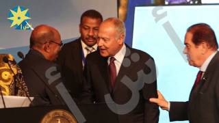 بالفيديو حوار جانبي بين عمر البشير وأحمد أبو الغيط وكمال الجنزوري -