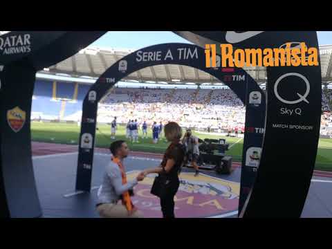 VIDEO - Elodie e Romain, promessi sposi all'Olimpico prima di Roma-Spal