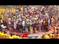 Huge Devotees Rush To Medaram To See Sammakka Sarakka | V6 News  - 03:01 min - News - Video