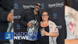 Snoop Dogg gifted beaded medallion before concert in Winnipeg | APTN News