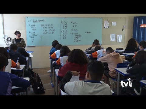 Vídeo: Período de férias termina e estudantes voltam para as salas de aula