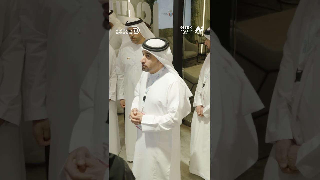 قيادات دبي الرقمية في جولة داخل جناح دبي