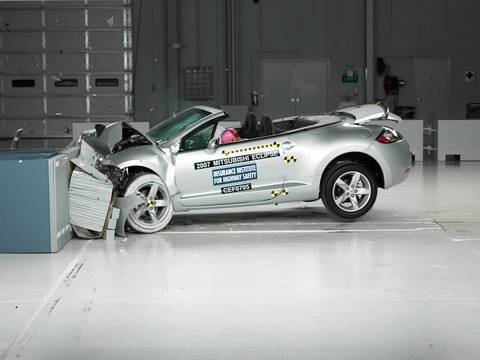 วิดีโอ Crash Test Mitsubishi Eclipse Spyder 2006 - 2009
