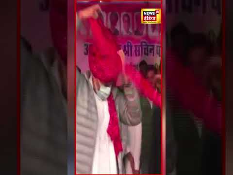 Watch: Sachin Pilot wins hearts by tying 51-metre headgear in record 2 mins Watch: Sachin Pilot wins hearts by tying 51-metre headgear in record 2 mins