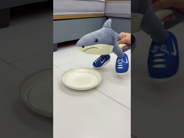 Tralalelo tralala eating poop