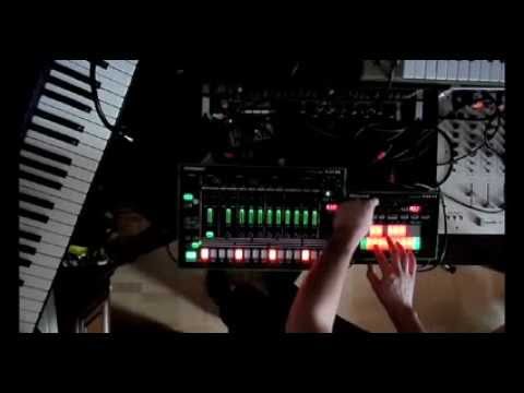 Test of the Roland TR-8 and TB-3, remake track "Underground Resistance - Rainbows Over Paradise"