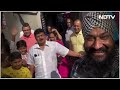 Sodhi Returns: Tarak Mehta फेम सोढ़ी की घर वापसी, बताई गायब होने की वजह | Gurucharan Singh Sodhi  - 03:19 min - News - Video