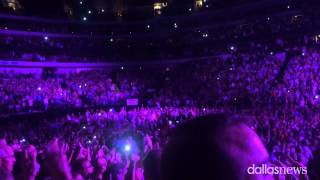 'Sweet Caroline' moment at the Neil Diamond concert in Dallas