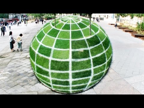 François Abélanet, francuski artysta specjalizujący się w iluzjach przestrzennych, wykorzystał pas zieleni przed pewnym paryskim hotelem do stworzenia niezwykłego dzieła. Efekt jest fenomenalny! 