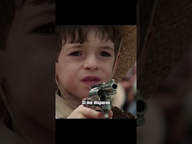 Un niño se acercó con un arma y le apuntó a Superman #peliculas #shorts #cine #series