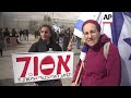 Decenas de israelíes protestan la ayuda humanitaria a Gaza  - 01:42 min - News - Video