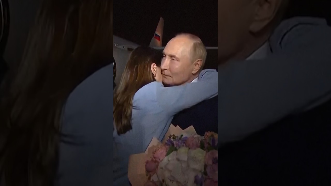 Putin welcomes home hostages on Aug. 1