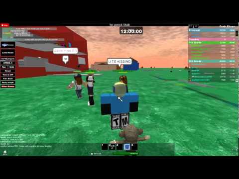 PEOPLE KISSING ON ROBLOX - YouTube