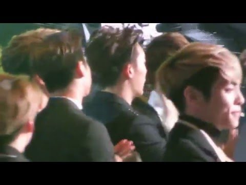 15.12.2 SHINee, IKON & EXO at waiting area @MAMA 2015 in Hong Kong