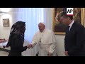 El Papa tiene “inflamación pulmonar” pero se muestra alegre en encuentro con el presidente de Paragu - 01:34 min - News - Video