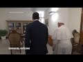 El Papa tiene “inflamación pulmonar” pero se muestra alegre en encuentro con el presidente de Paragu