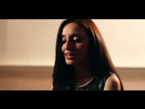Млада Битолчанка со прекрасен глас ја пее легендарната „Кога те нема“