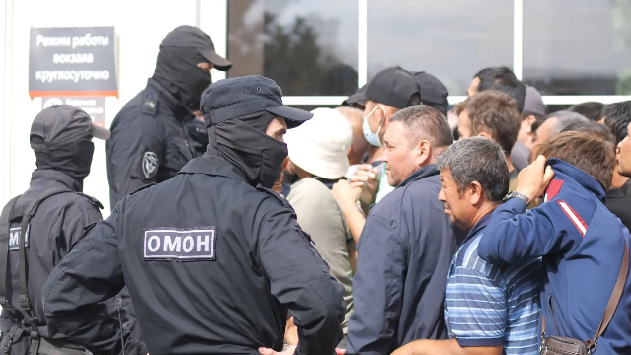 Ростов-на-Дону: тысячи узбеков бросили на вокзале