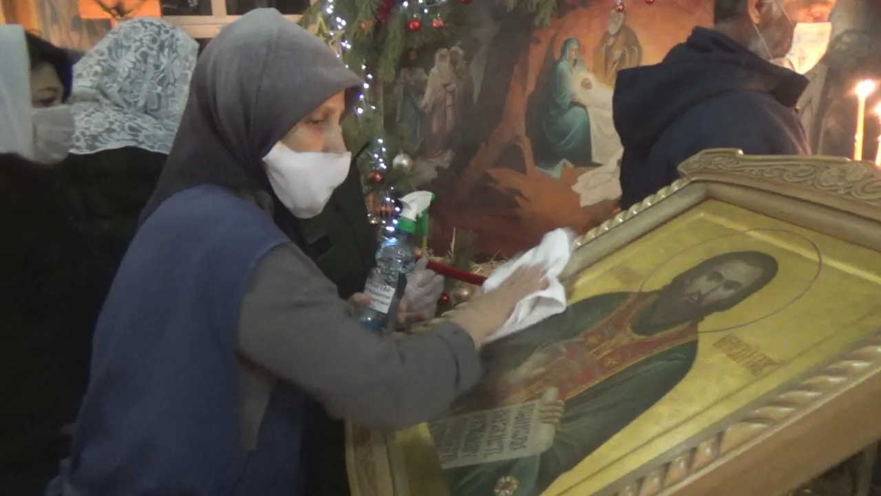 Волгоградцы пошли в храмы на Рождество вопреки пандемии