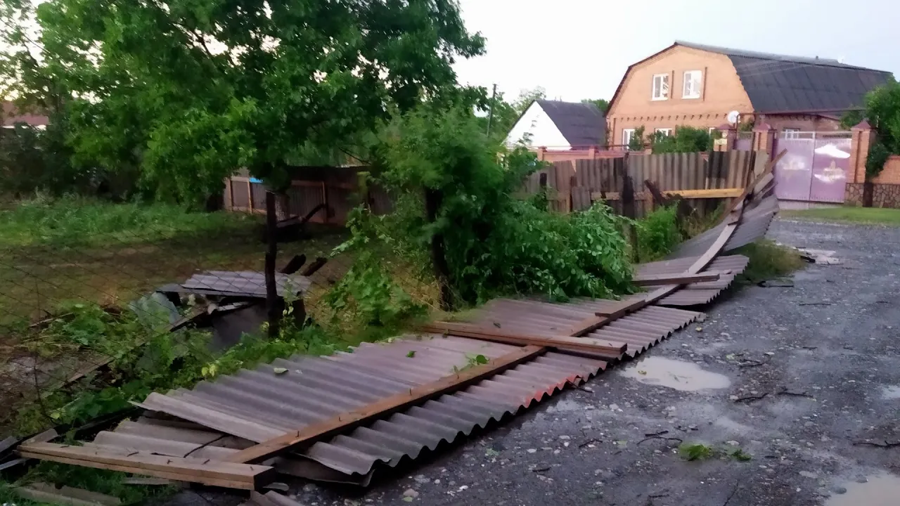 Северный Кавказ: жертвами урагана стали 12 человек