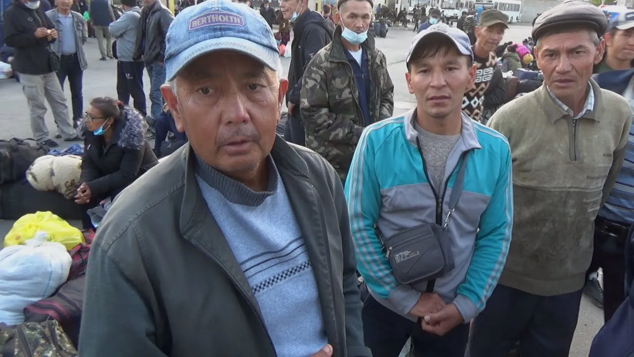 Волжский: около сотни узбекских рабочих брошены на вокзале