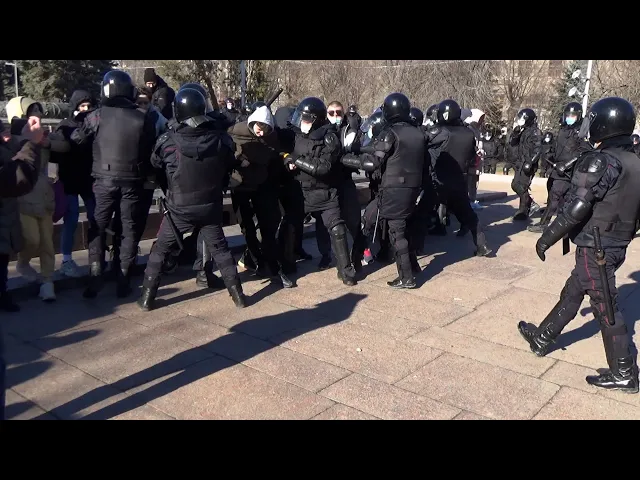 Десятки человек задержаны на мирной акции в Волгограде